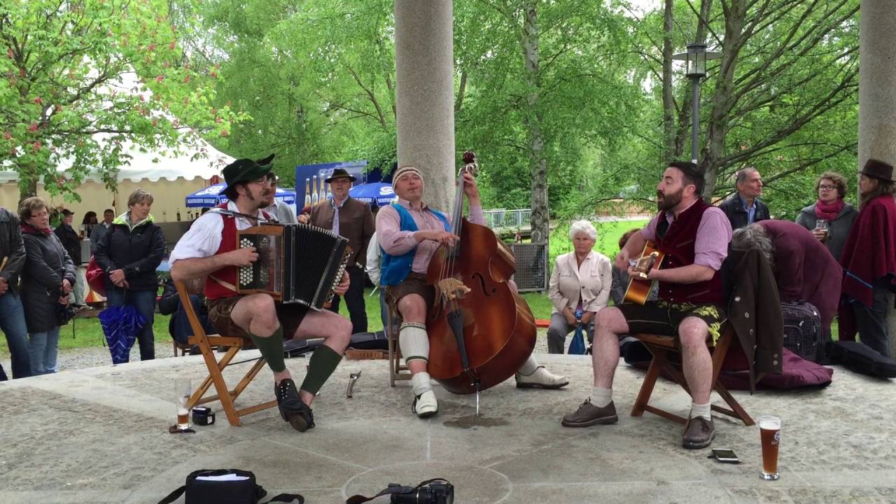 drumherum: MANDA im Kurparkpavillon