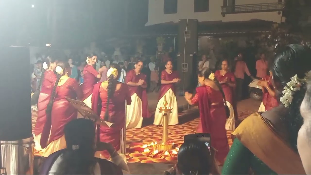 ക്ഷേത്രംമാതൃസമിതി അവതരിപ്പിച്ച ഫ്യൂഷൻ തിരുവാതിര 