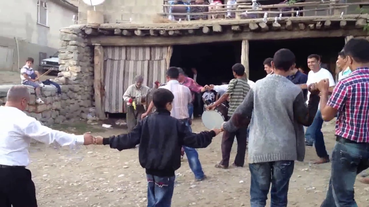 Kozanoğlu Gençlere Halay Dersi Verdi 1