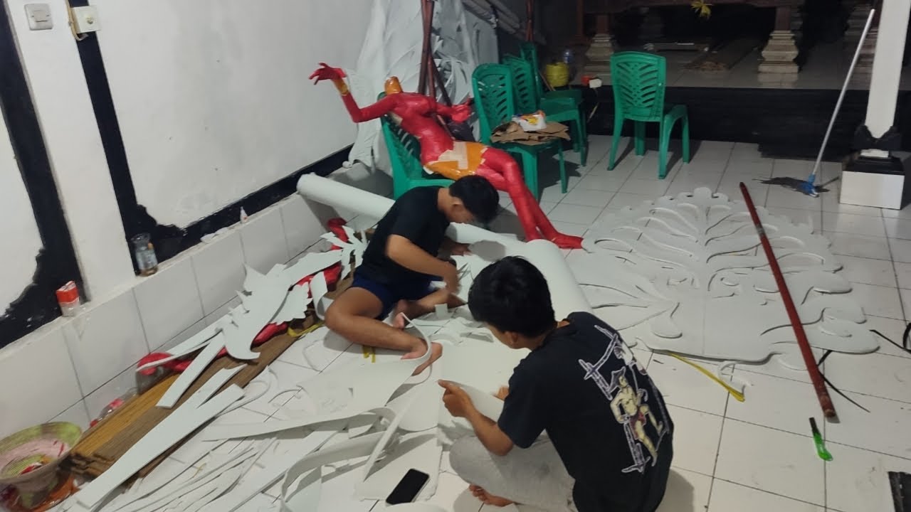 HARI INI SAYA BAKALAN MEMBUAT hiasan ogoh ogoh nya