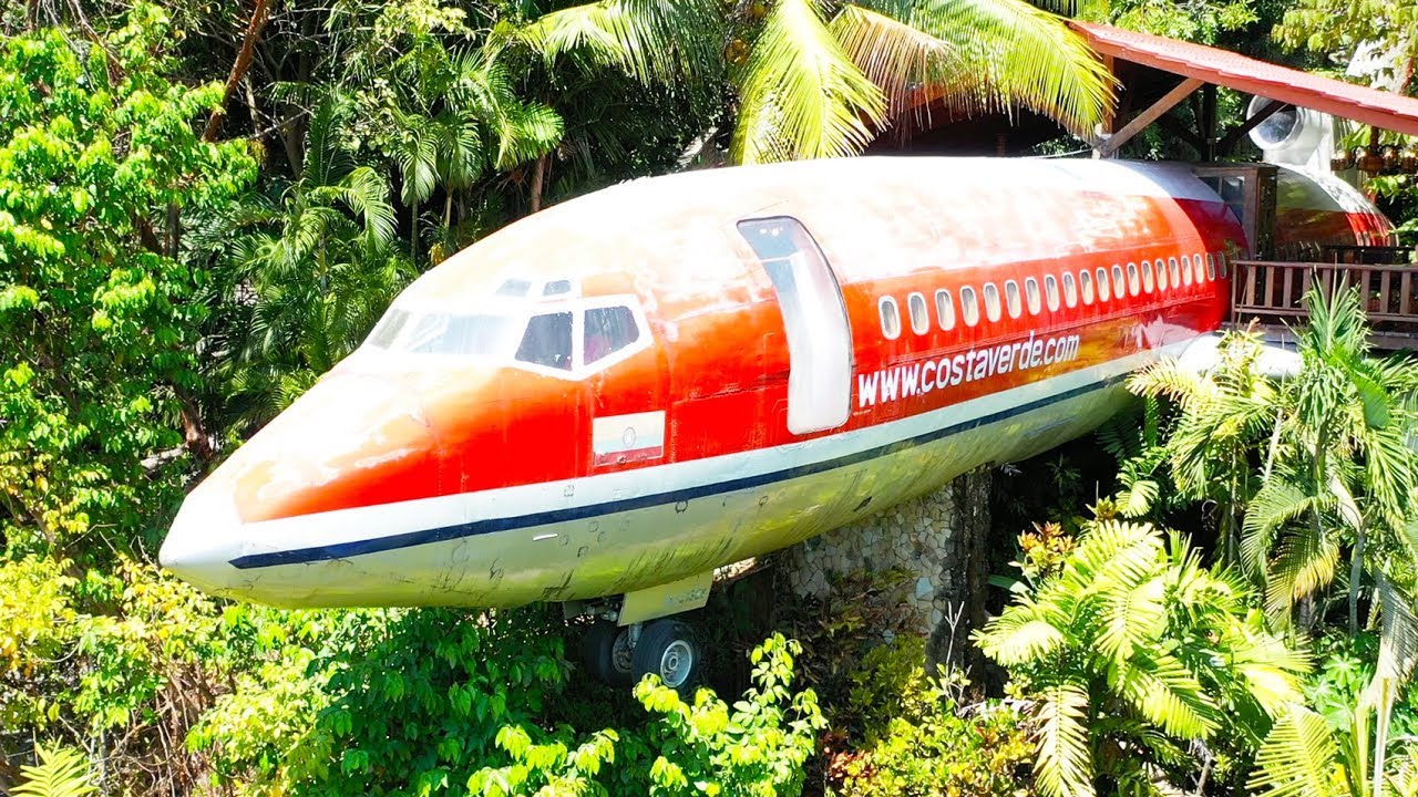 What's inside an Airplane House?