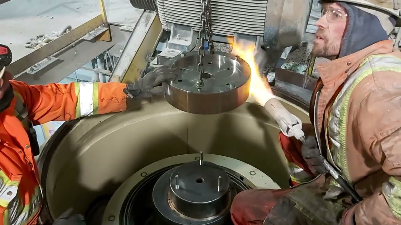 HP300 Cone Crusher Socket Installation