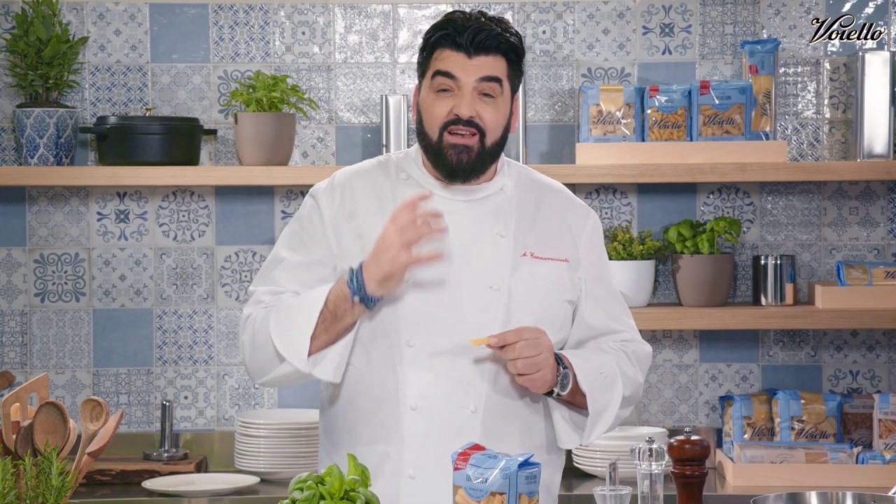 Tortiglioni Voiello con crema di basilico e porcini - La ricetta dello Chef Cannavacciuolo