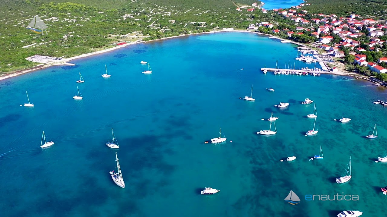 Pristanišče Ist, zaliv Siroka (otok IST, Hrvaška)