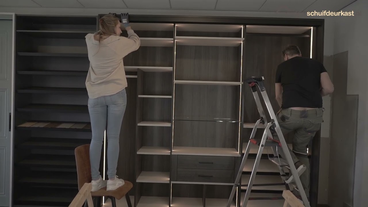 Raffito / StoreMax schuifdeuren met interieur met laden en LED verlichting monteren