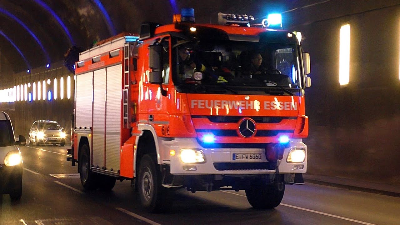 Verkehrsunfall im Autobahntunnel! | Feuerwehr, Rettungdienst & Polizei Essen - Einsatzfahrten