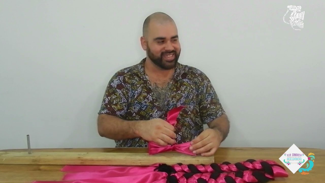 Elaboración de tocado y vestuario para bailar sones mestizos de Nayarit.