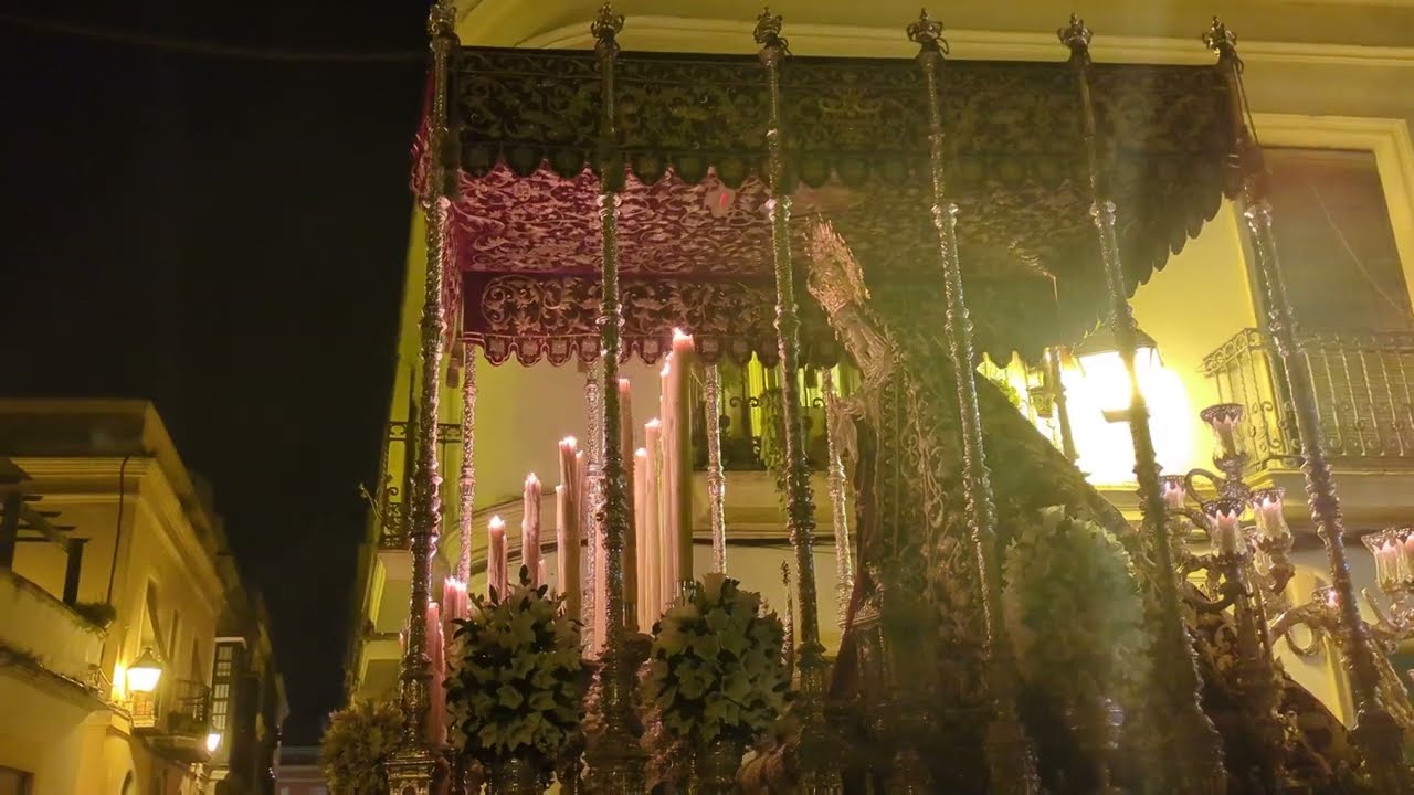 MAGNA MARIANA JEREZ 2024. La Virgen de la Encarnación llegando a San Pedro con 'Saetas' de Borrego.