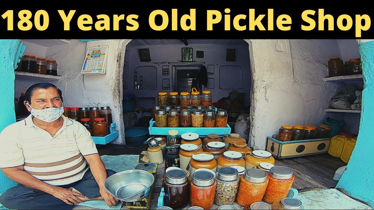 180 years old pickle shop in the town, jaipur food vlog,180 साल पुरानी अचार की दुकान।