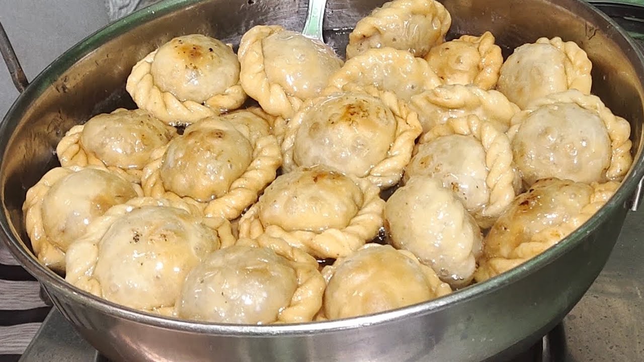 Chandrakala Mithai Recipe 😋 चंद्रकला मिठाई  किसी भी त्यौहार पर बनाइये स्वादिष्ट रसीली चंद्रकला मिठाई
