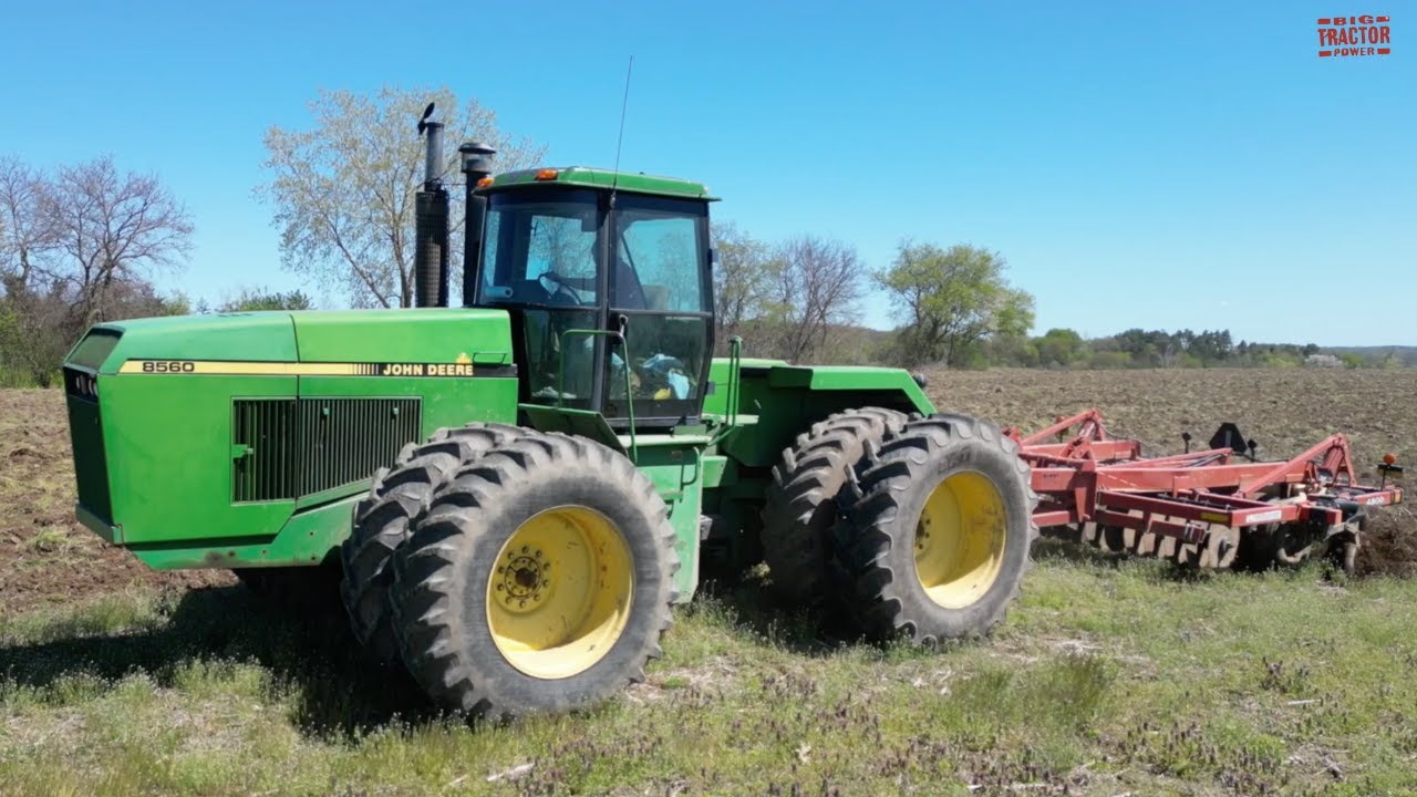 JOHN DEERE 8560 Tractor Chisel Plowing