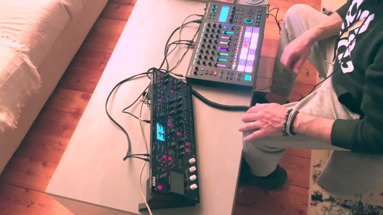 Alex Fain 70 min Techno Live ( Korg Multi/Poly + Mc707 )