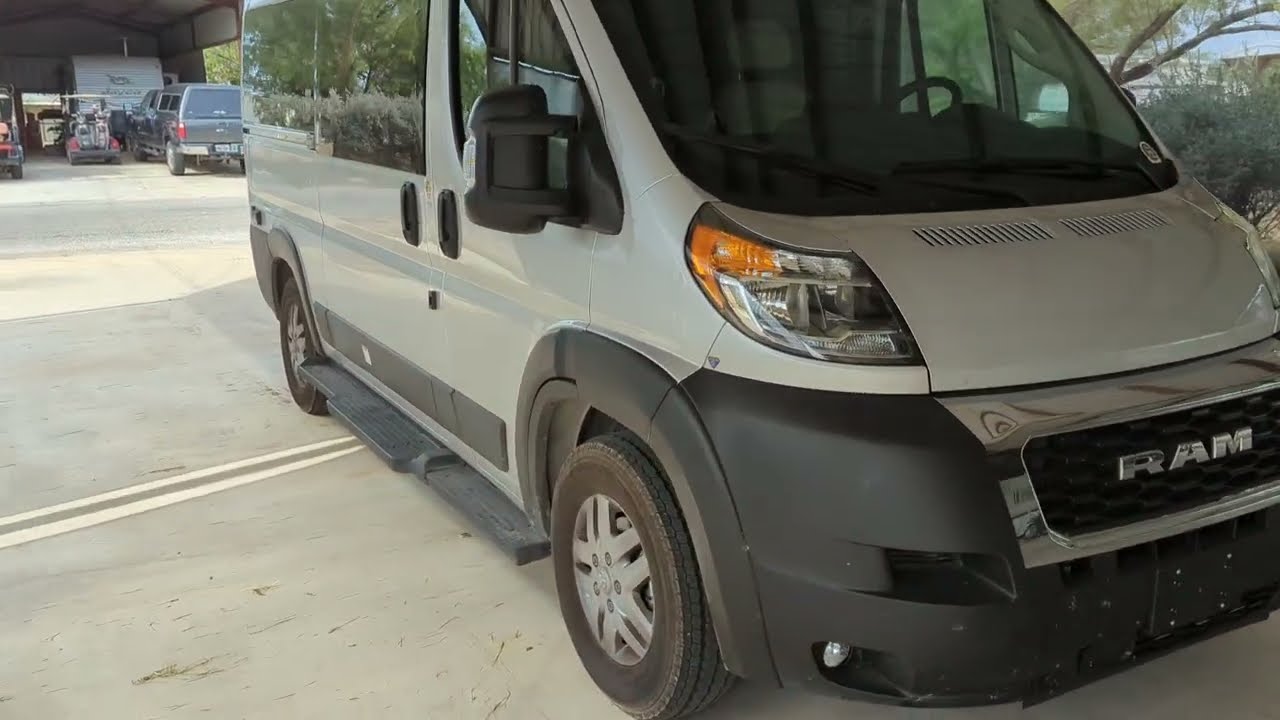 CLASS B RV...THOR 18M...SOLAR?
