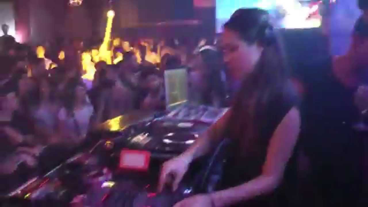 BELLA SARRIS closing set @ HUND Underground Music Movement