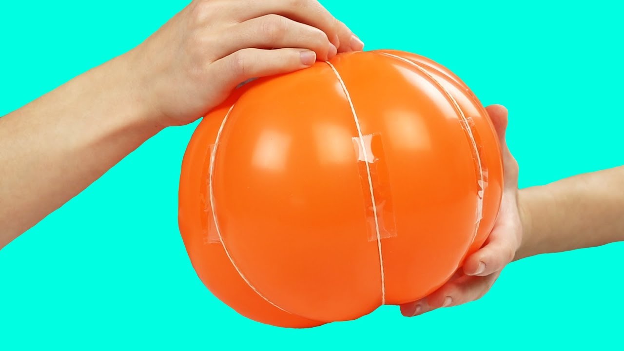 Faça abóboras decorativas usando balão e jornal