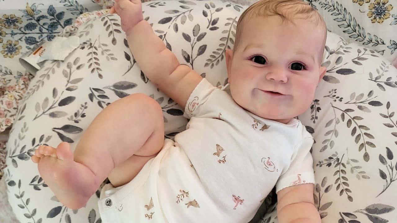 Box Opening 📦.  Maddie by Bonnie Brown painted by Donna Rich. #reborn #doll #collection 