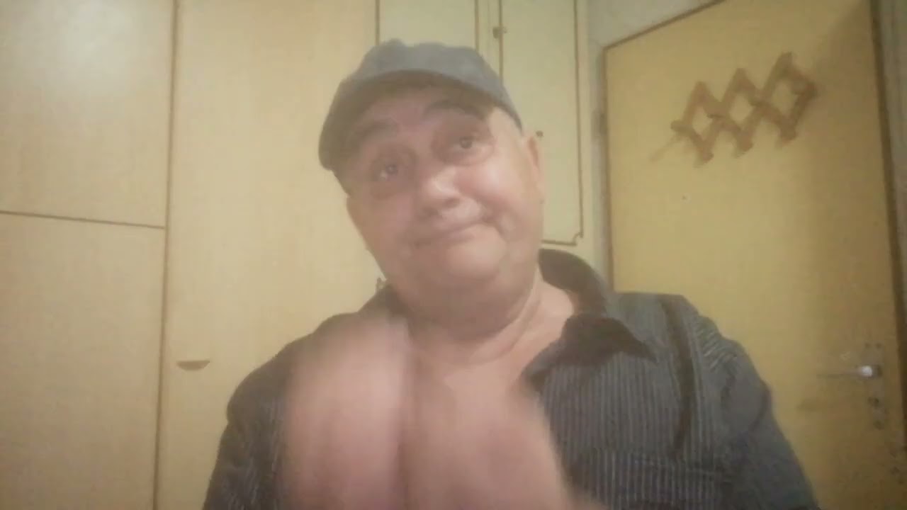 Canto in italiano Michelle che fu cantata da Adriano Celentano in italiano e un brano dei. Beatles. 