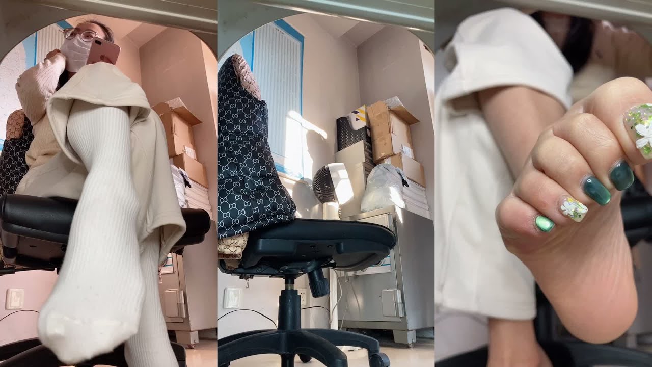 [Yami雅米]純欲白絲誘惑！鏡頭近距離捕捉少女玉足，絲滑美腿盡展誘人風情👠