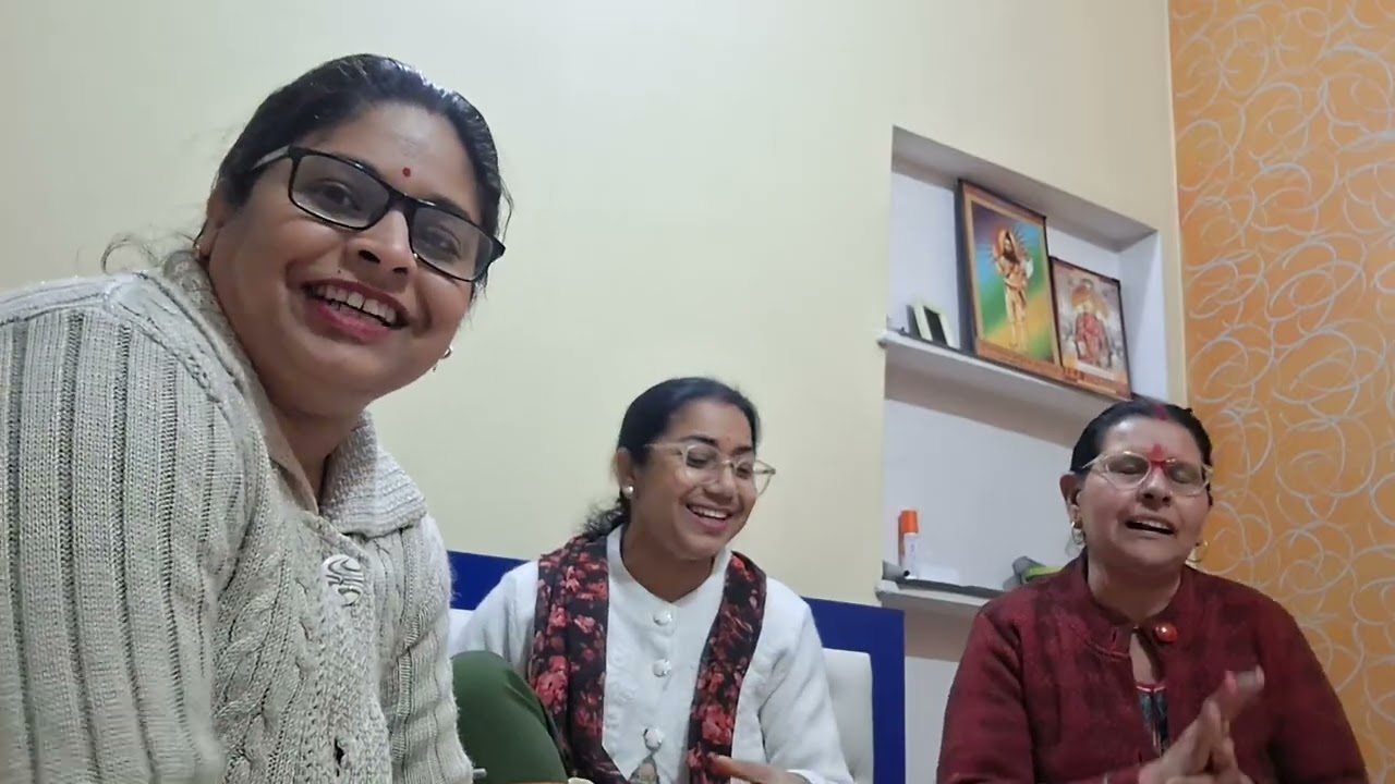 राधे राधे  गाते रहना 🙏🦚 बृदा वन  आते रहना   बहुत  मनमोहक  भजन।   