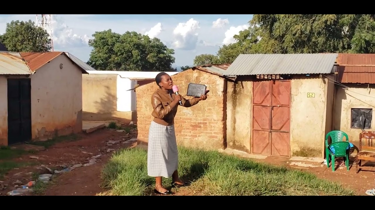 JIFUNZE KUMTEGEMEA MUNGU LEO WANAMKOMBOZI WA FCC WAMEFANYA IBADA YA MTAA MUBILI MAGDALENA VYAKUZIWA 