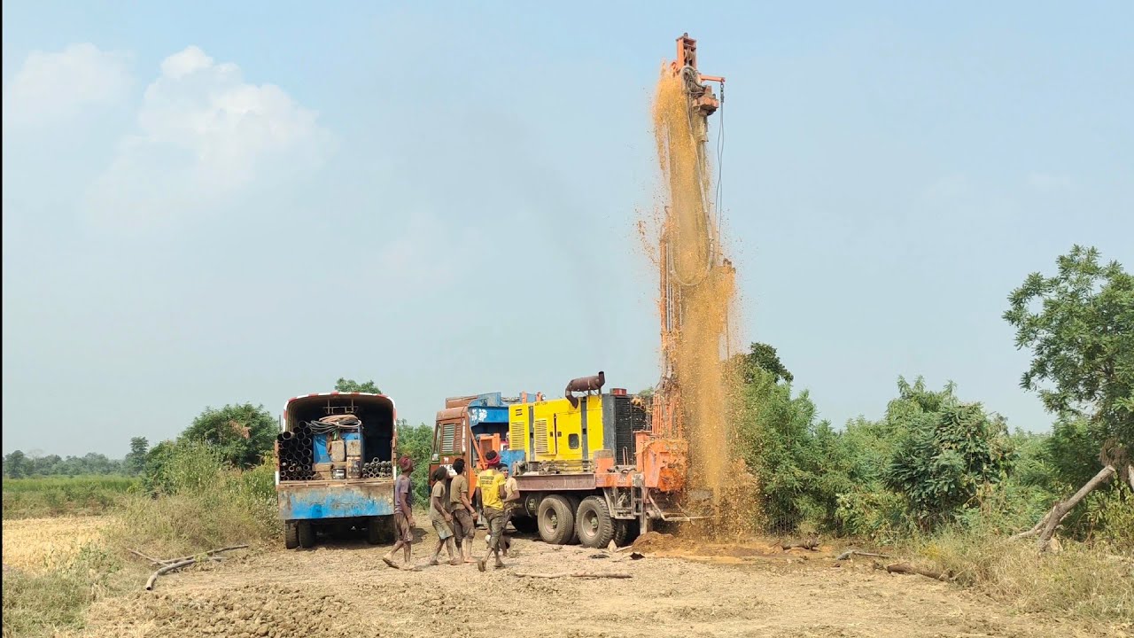 Digging A Borewell In A Field Inside A Forest | 200 फीट पे 5Hp पानी | The Future of Water Access