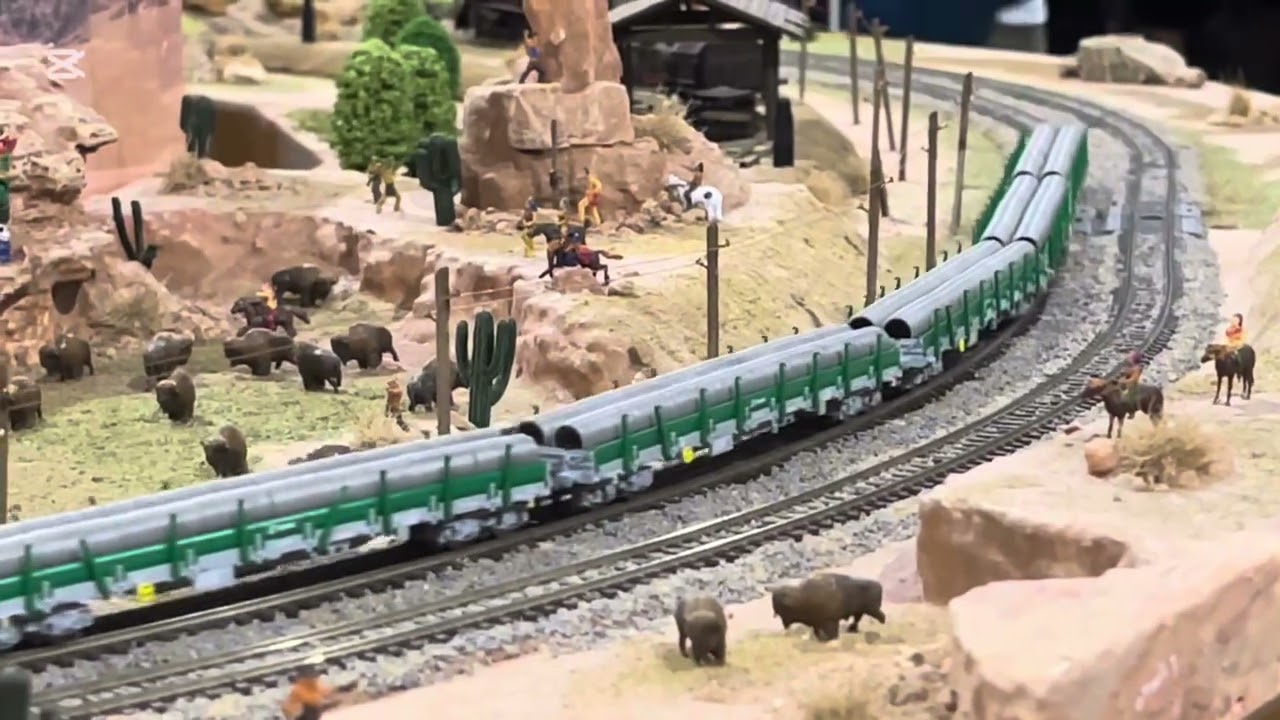 Expomodeltren 2025. 289 Tandem Renfe Operadora con tren puro de Alambrón