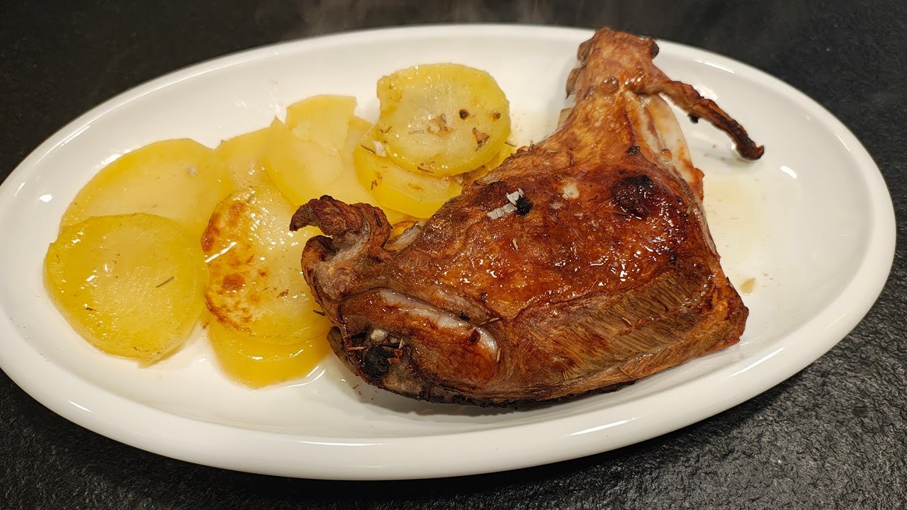 CHURRASCO O FALDA DE CORDERO AL ROMERO EN HORNO CON PATATAS PANADERAS