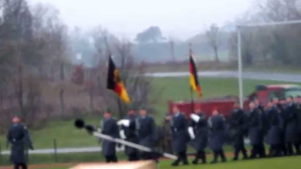 Gelöbnis 28.11. 13 Bad Salzungen Werratal Kaserne. Einmarsch Ehrenkompanie