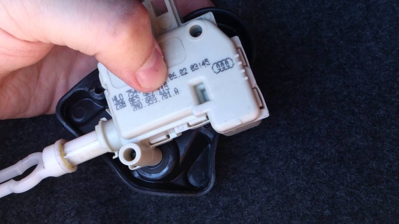 Audi A4 B6 2003 trunk repair actuator problem part 1