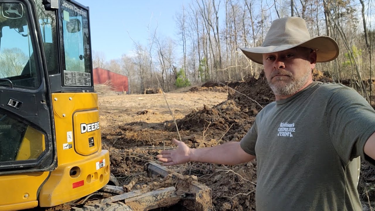 Cleaning up the gravel pit with a John Deere 35g  (part 1 of 2)