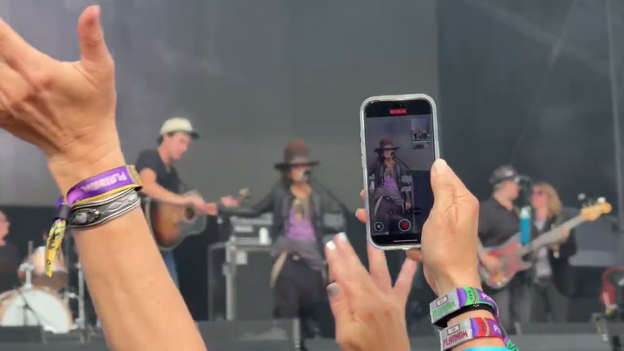 4 Non Blondes at Oceans Calling 2025 - What's Up