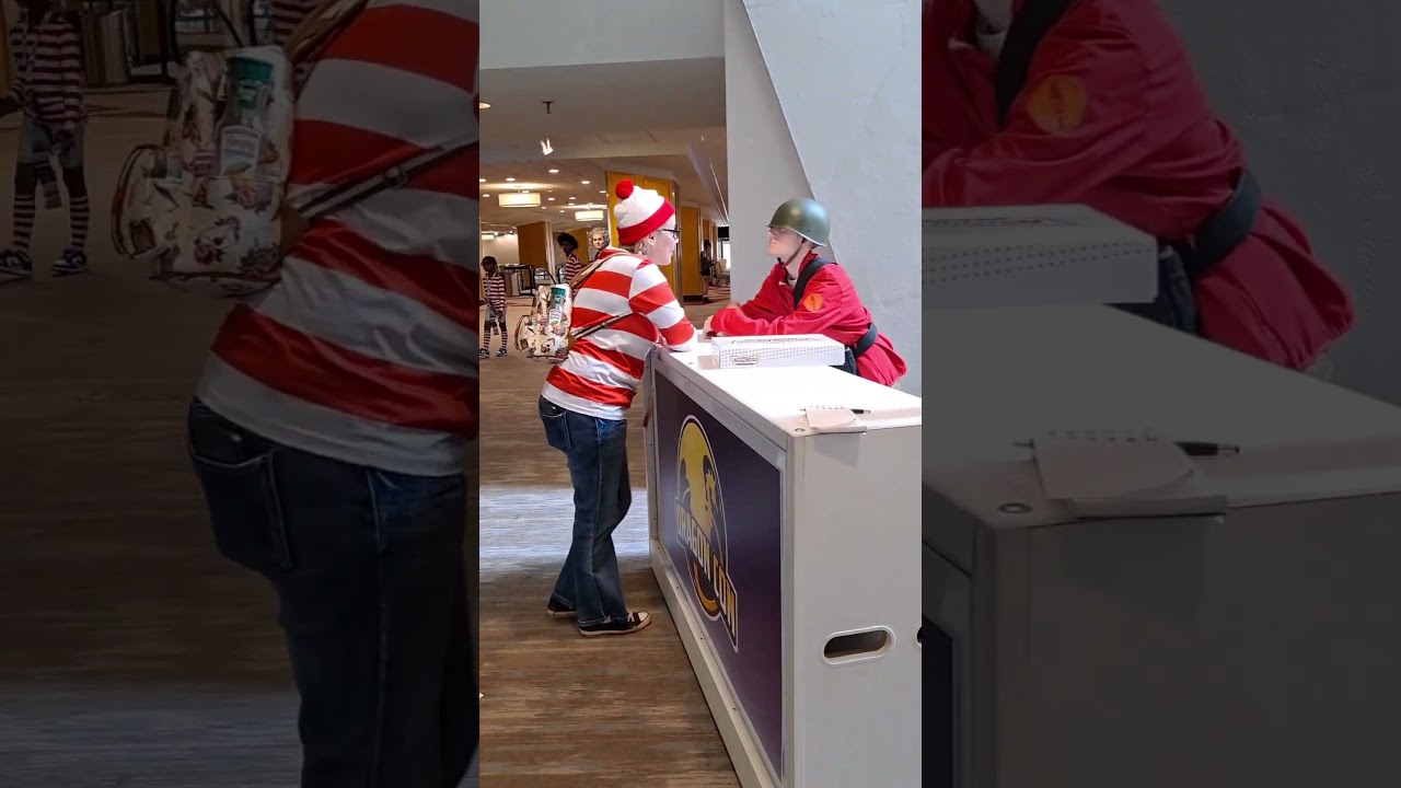 Tf2 Soldier stealing hats at cons! Pt. 21