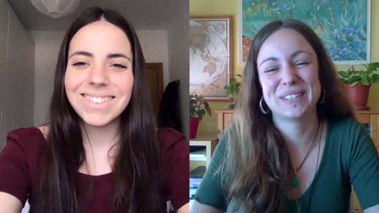 La Carla entrevista la Marina, estudiant del grau de Periodisme
