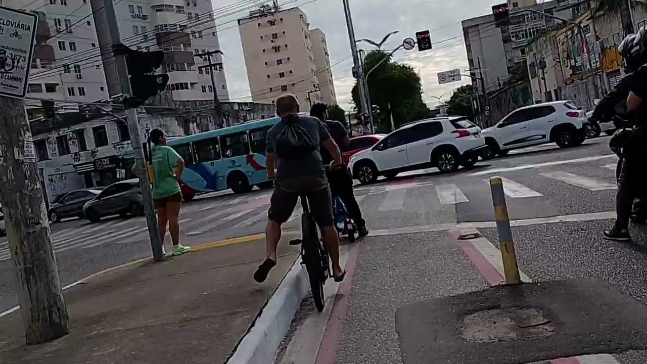 Pedalando pelas ruas e Avenidas  bairros da  aldeota eu e Deus 