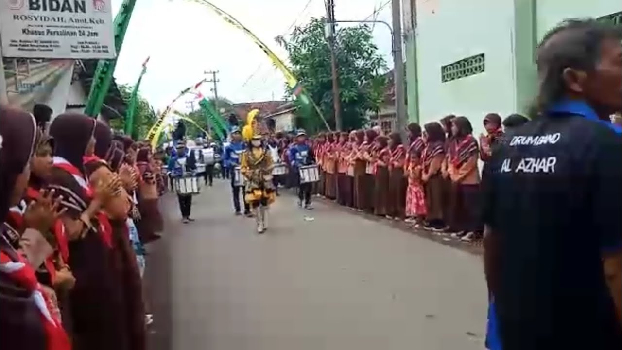 DRUMBAND NEW AL AZHAR PASURUAN & DRUMBAND SMP ISLAM SYAMSUK ARIFIN LIVE DI DESA PUKUL ARACA MANTEN