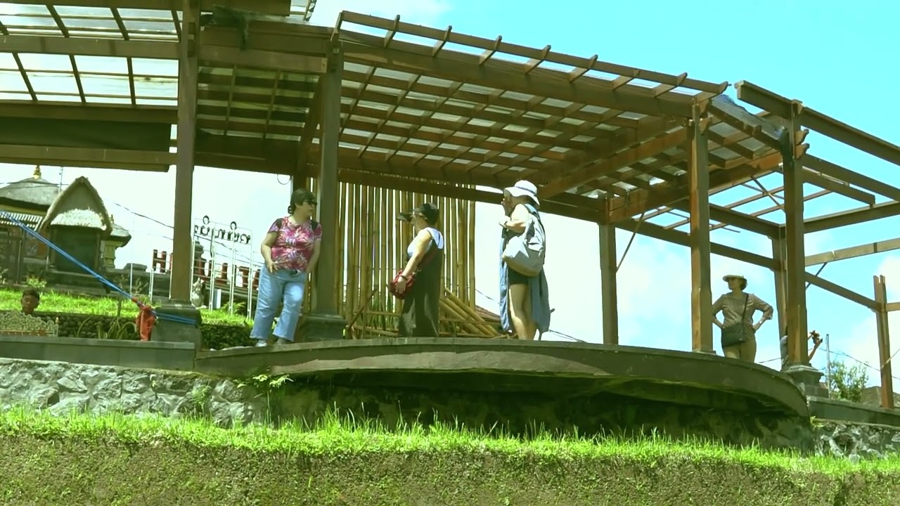 CINEMATIC DI JADILUWIH, MENGGUNAKAN SONY A 6600