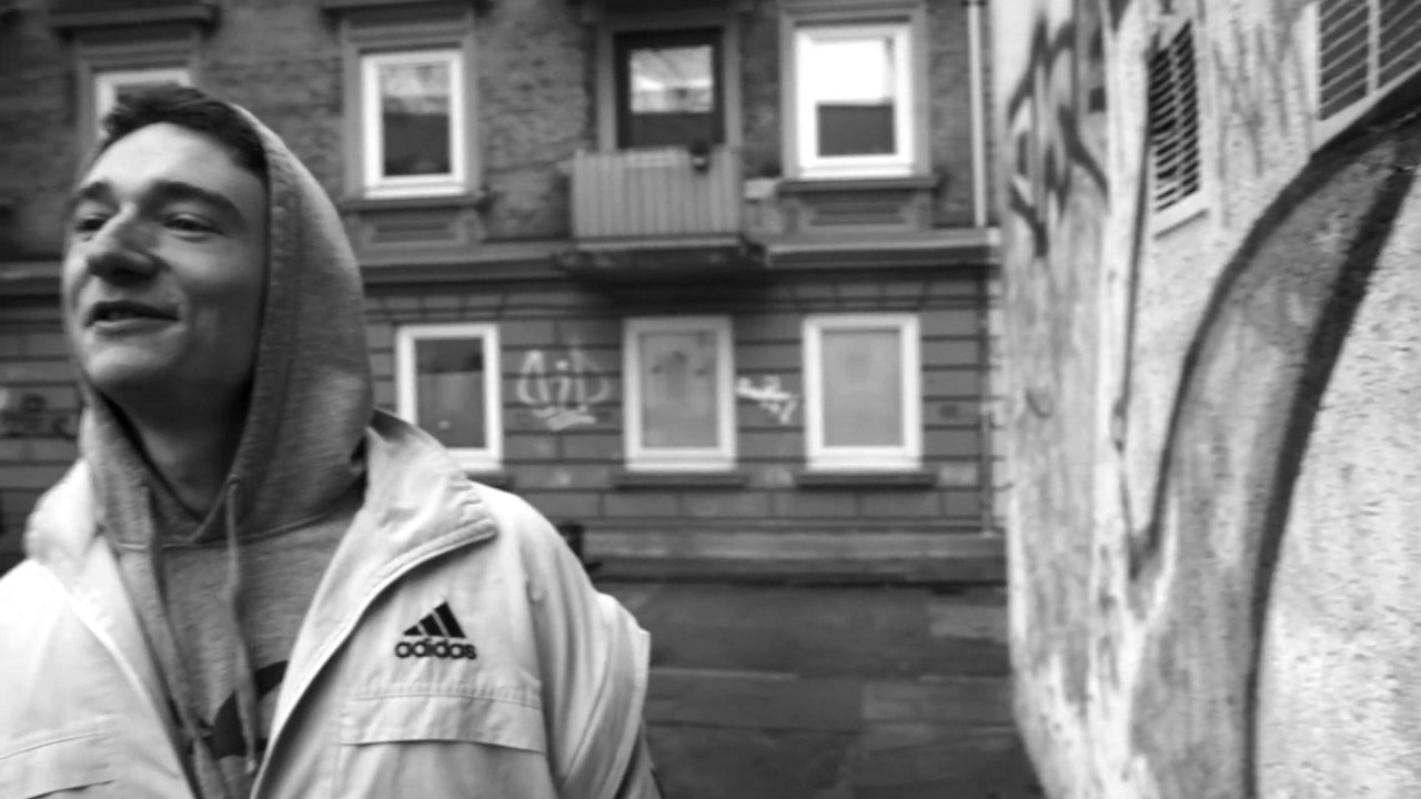 FROLLEIN SMILLA Klappspaten Music Video