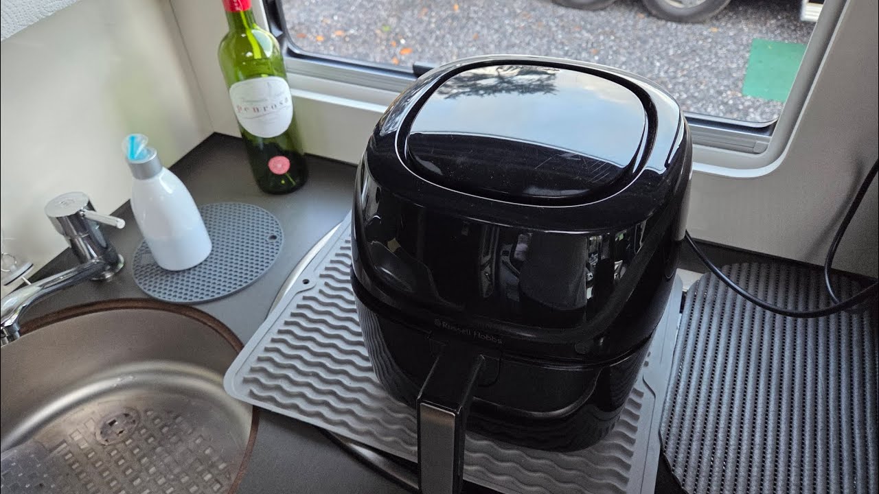 Kompakte Heißluftfritteuse Russell Hobbs 4 Liter, perfekt für Camper. Unbezahlte Werbung!