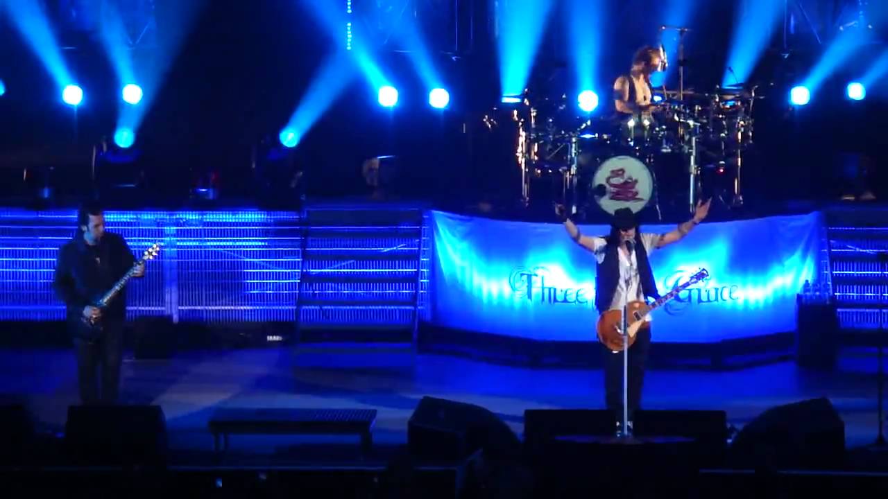 THREE DAYS GRACE LIVE: Bitter Taste (St. Paul, MN- 3/30/10)
