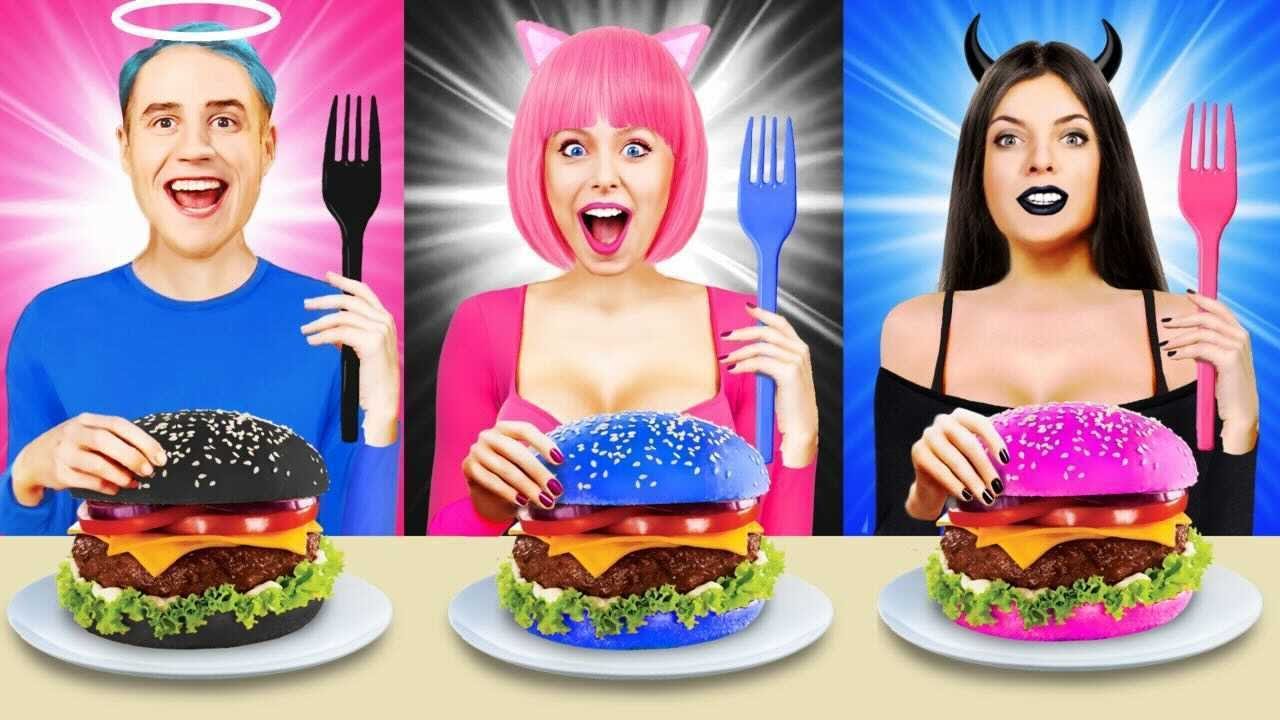 TANTANGAN MAKANAN PINK VS HITAM VS BIRU | DIY RESEP KUE MUDAH UNTUK PEMULA  | MAKANAN 1 WARNA 24 JAM