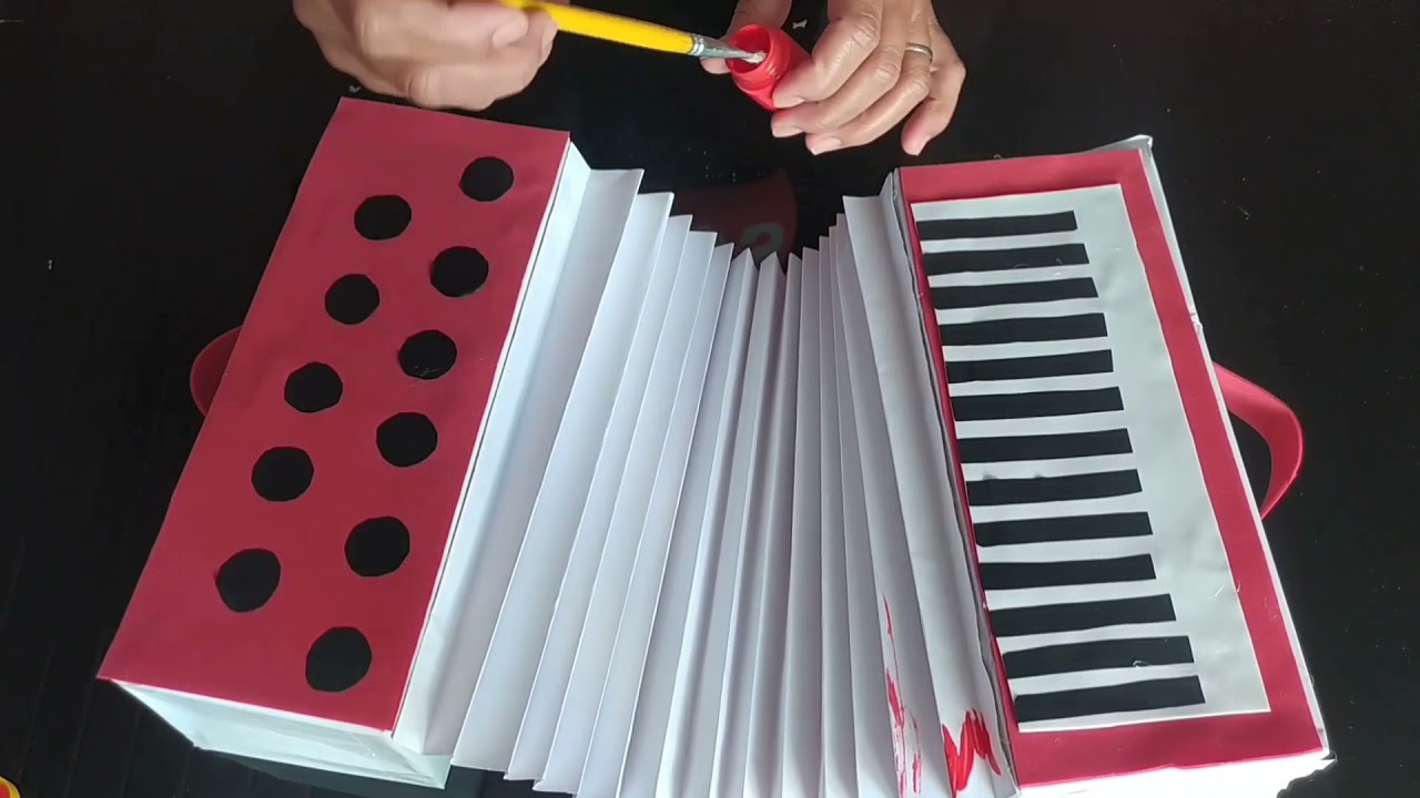 Sanfona - uma feita com caixa de sapato e outra com caixa de leite🎬