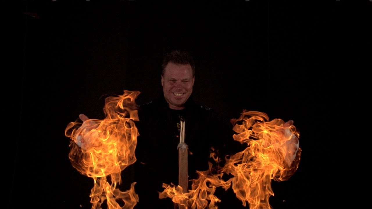 High Speed Video &bull; Fire Charmer &bull; 5000 FPS in HD