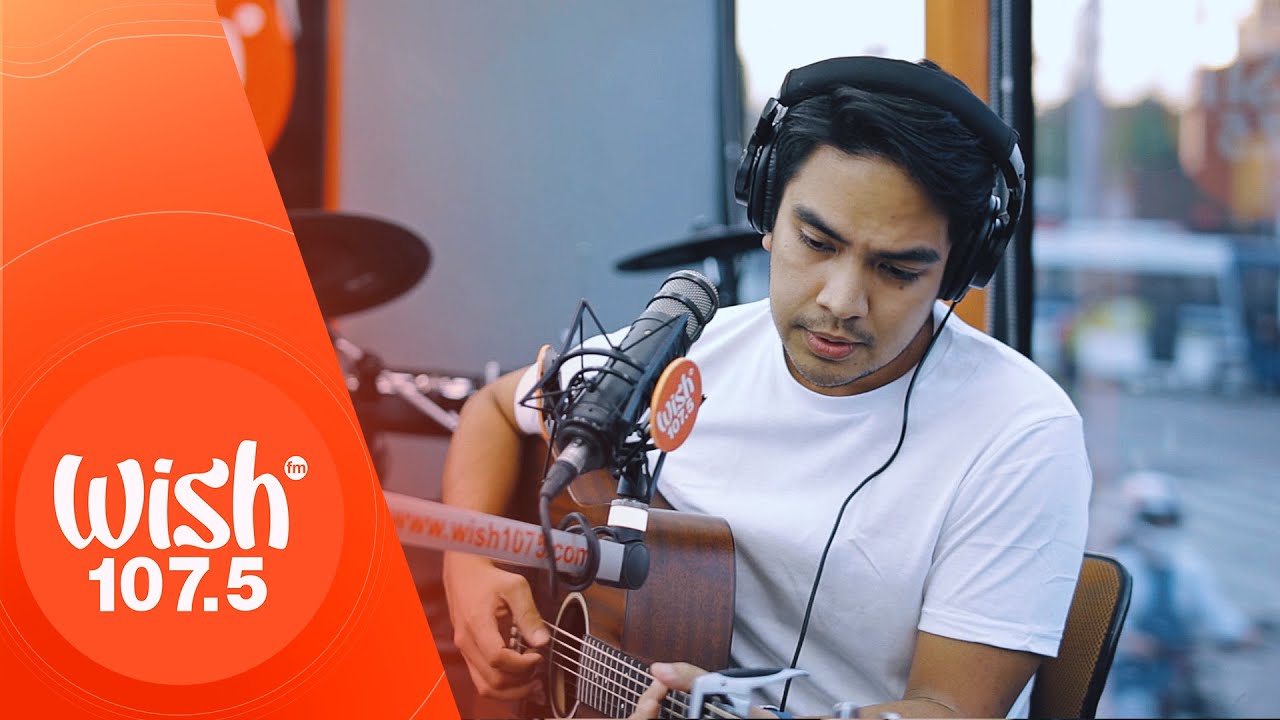 Jason Marvin performs 