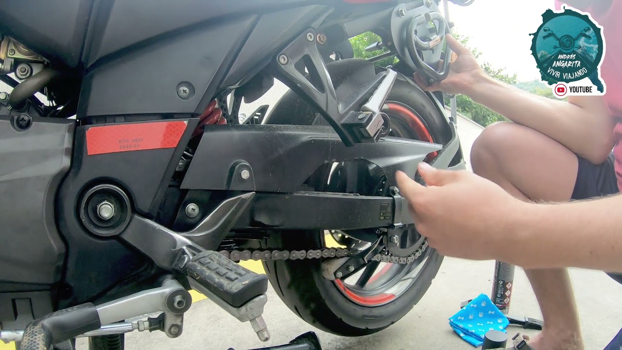 Cómo limpiar y lubricar la cadena de tu moto