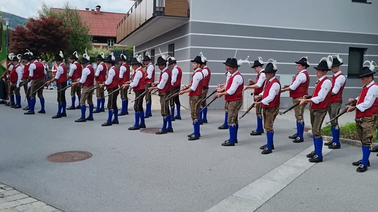 Ehrensalve für die geehrten Musikkameraden beim Annafest 2021