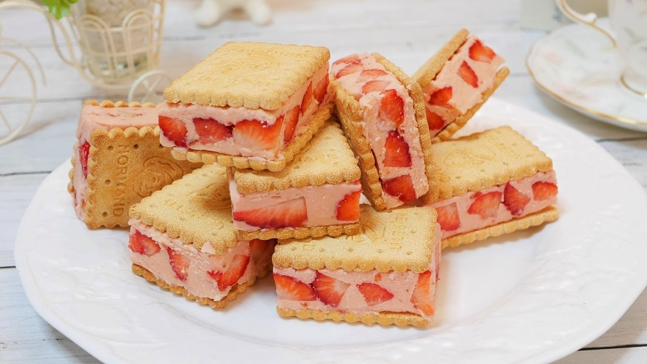 フレッシュいちごを使ったバターサンドビスケット Butter sand with fresh strawberries
