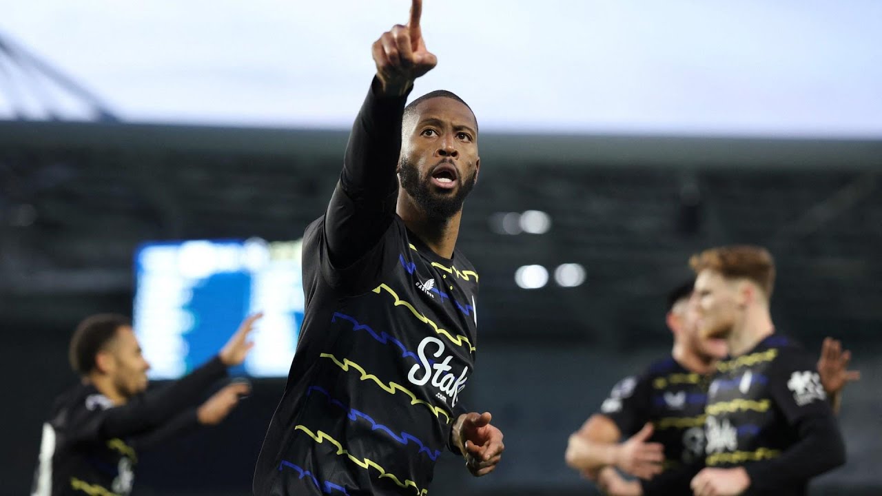 Brighton 1 Everton 1: Super-sub Beto snatches dramatic 97th-minute equaliser to dent Seagulls’ Champ