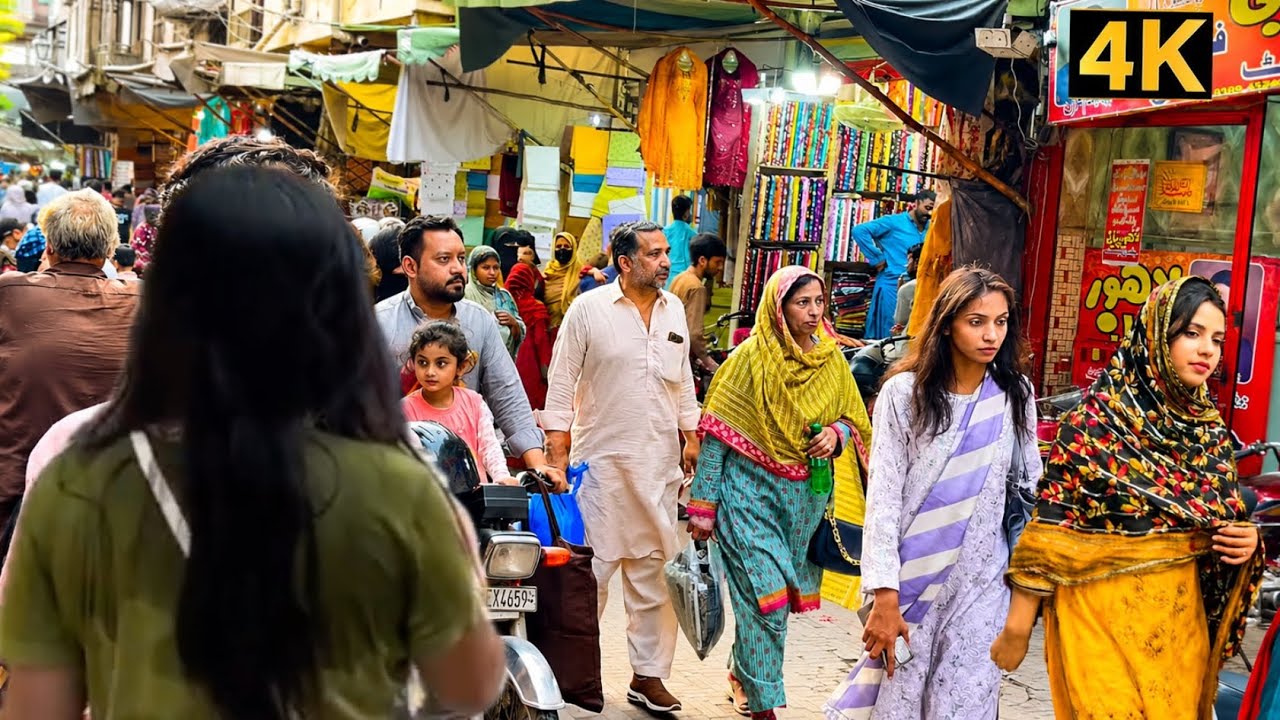 Baghbanpura Bazaar&rsquo;s Crazy Rush 🇵🇰 | Walking Through Lahore&rsquo;s Mega Shopping Hub