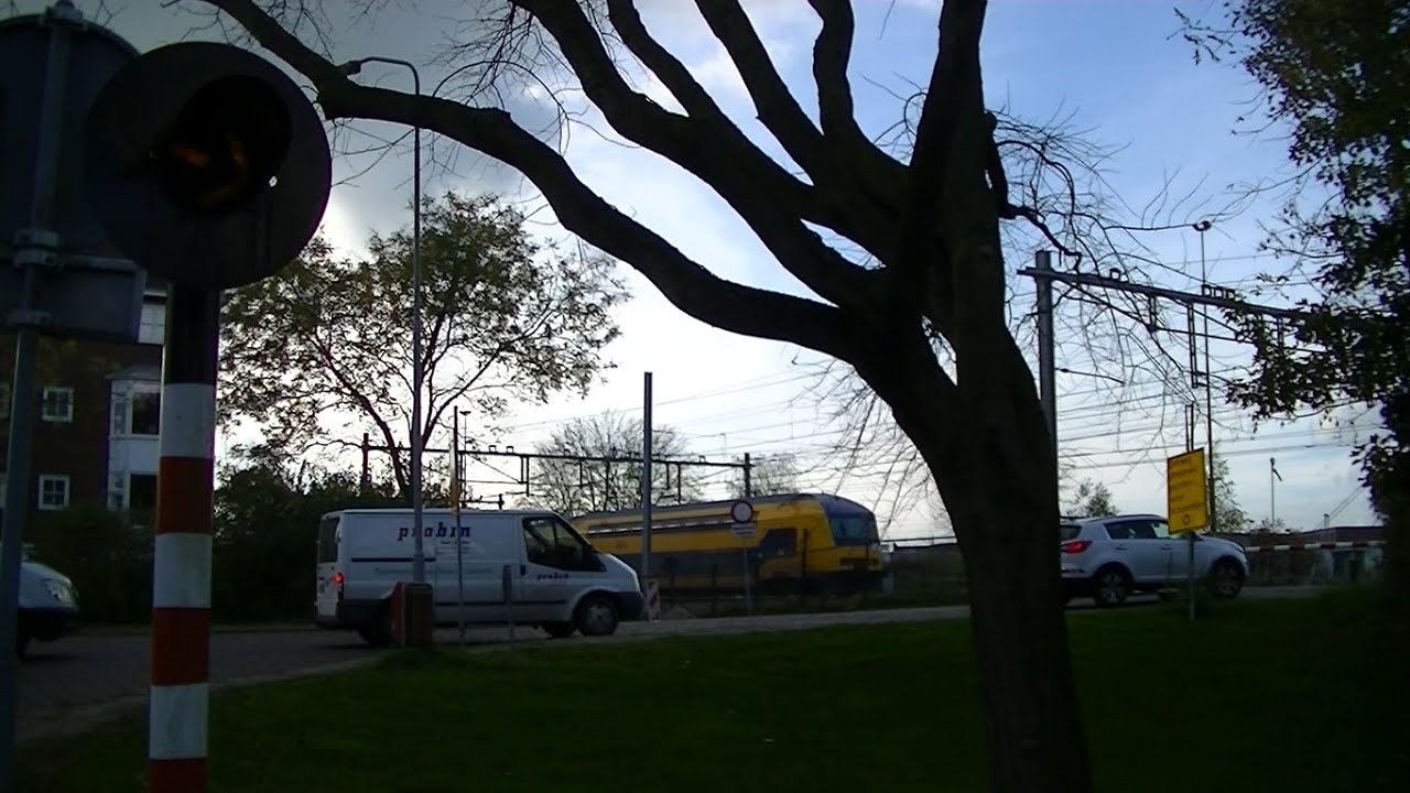 Spoorwegovergang Zutphen // Dutch railroad crossing