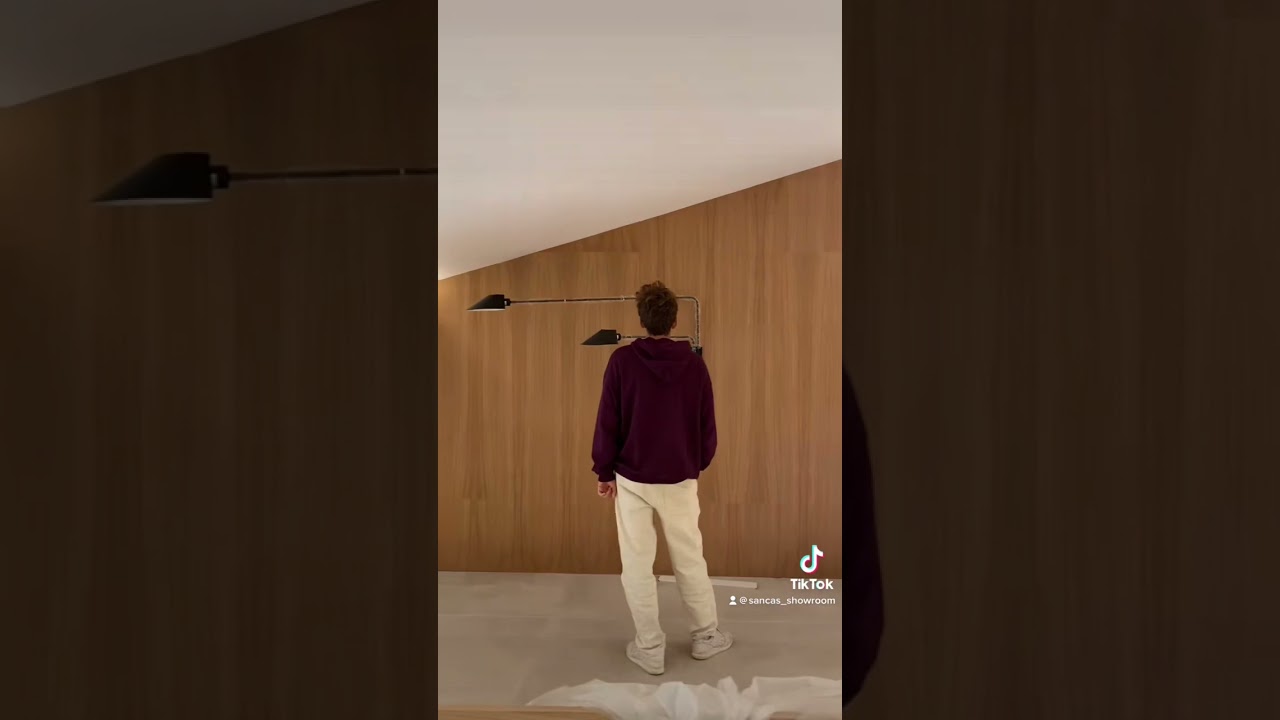 Forramos la pared entera con tableros de roble. #sancas #woodworking